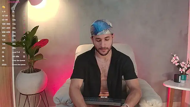 Valentinoford online show from February 2025 12:10:01 AM