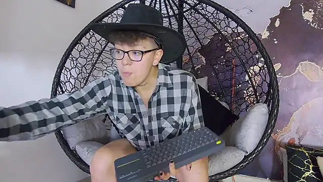 alex noa online show from October 2025 07:36:01 PM