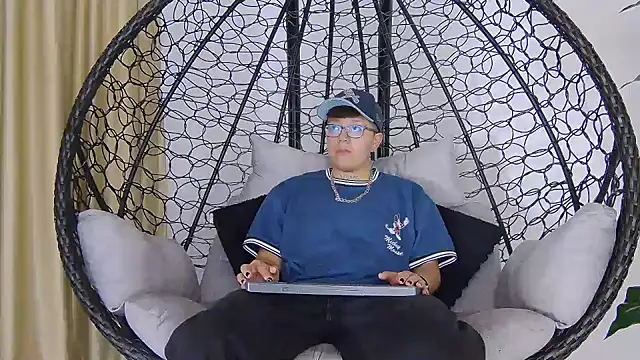 alex noa online show from November 2025 07:17:01 PM