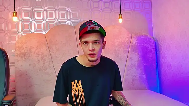 kendalltaylorr online show from November 2025 01:00:02 PM