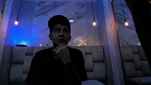 kendalltaylorr online show from October 2025 01:34:01 PM