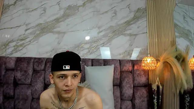 kendalltaylorr online show from April 2026 03:02:02 AM