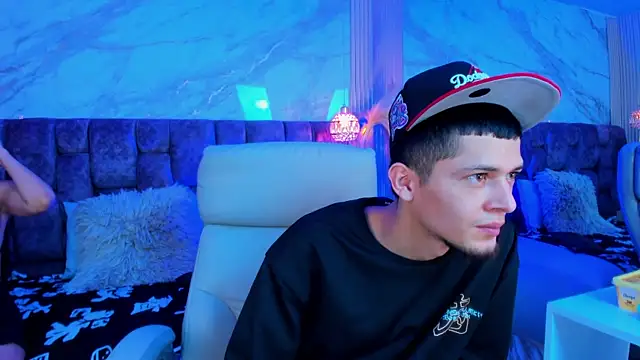 kendalltaylorr online show from April 2026 02:57:02 AM