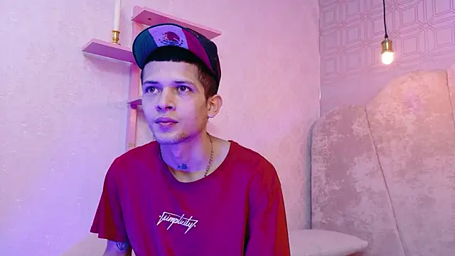 kendalltaylorr online show from December 2025 12:37:01 PM