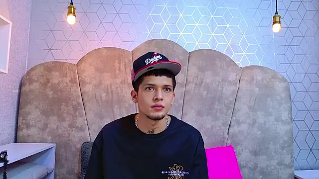 kendalltaylorr online show from March 2026 03:12:01 AM