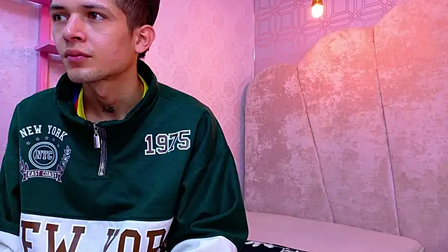 kendalltaylorr online show from December 2025 12:37:01 PM