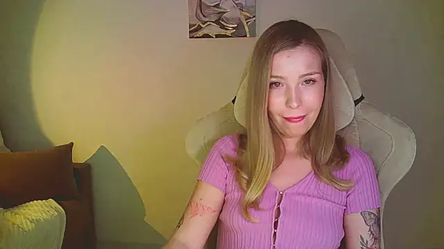 mia raspberrie online show from June 2026 09:56:02 PM