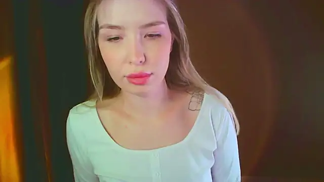 Snapshot of mia_raspberrie chatting on December 2024 08:40:02 PM mia raspberrie online show from December 2024 08:40:02 PM