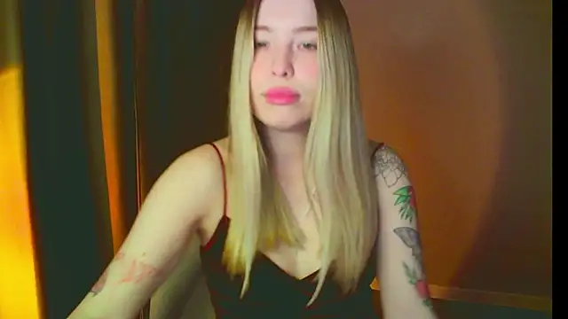 Snapshot of mia_raspberrie chatting on January 2025 10:12:02 PM mia raspberrie online show from January 2025 10:12:02 PM