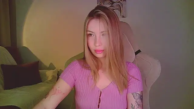 mia raspberrie online show from May 2026 09:26:01 PM