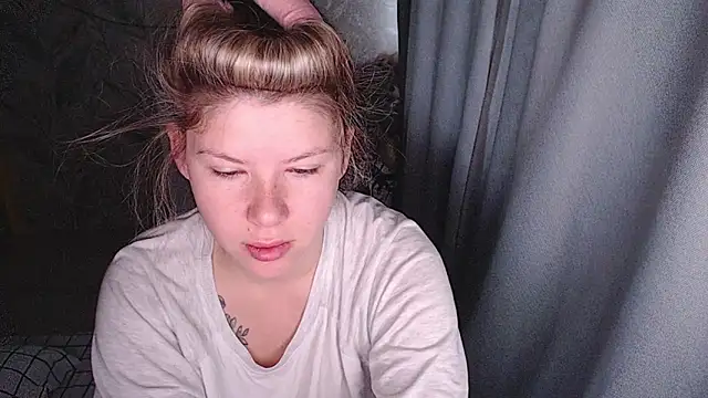 Snapshot of MelissaXKinky chatting on October 2025 02:22:02 AM MelissaXKinky online show from October 2025 02:22:02 AM