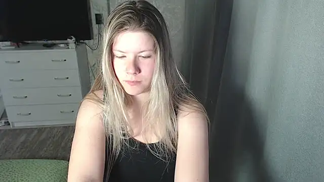 Snapshot of MelissaXKinky chatting on February 2025 05:21:01 PM MelissaXKinky online show from February 2025 05:21:01 PM