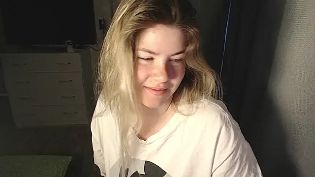 Snapshot of MelissaXKinky chatting on March 2025 01:32:02 AM MelissaXKinky online show from March 2025 01:32:02 AM