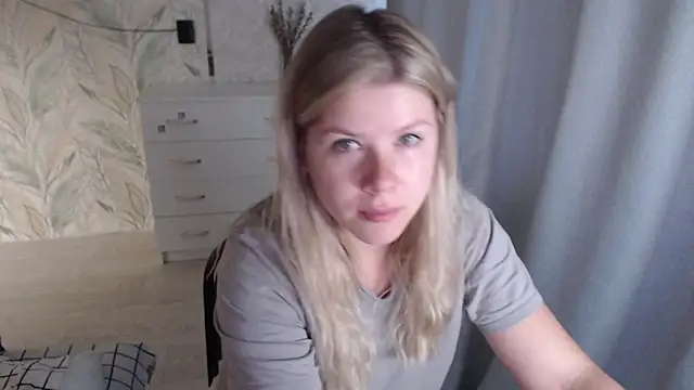 Snapshot of MelissaXKinky chatting on October 2025 02:35:01 AM MelissaXKinky online show from October 2025 02:35:01 AM