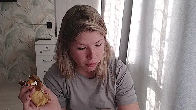 Snapshot of MelissaXKinky chatting on October 2025 06:00:02 AM MelissaXKinky online show from October 2025 06:00:02 AM