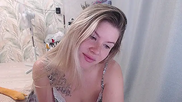 Snapshot of MelissaXKinky chatting on September 2025 03:05:01 AM MelissaXKinky online show from September 2025 03:05:01 AM