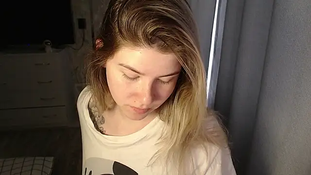 Snapshot of MelissaXKinky chatting on March 2025 07:04:02 AM MelissaXKinky online show from March 2025 07:04:02 AM