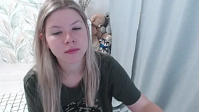 Snapshot of MelissaXKinky chatting on October 2025 02:45:01 AM MelissaXKinky online show from October 2025 02:45:01 AM