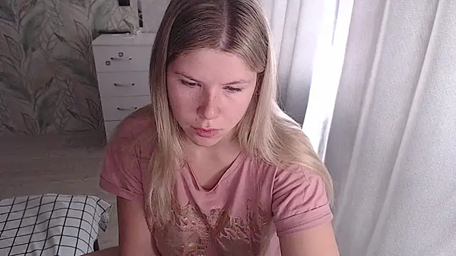 Snapshot of MelissaXKinky chatting on October 2025 06:27:01 AM MelissaXKinky online show from October 2025 06:27:01 AM
