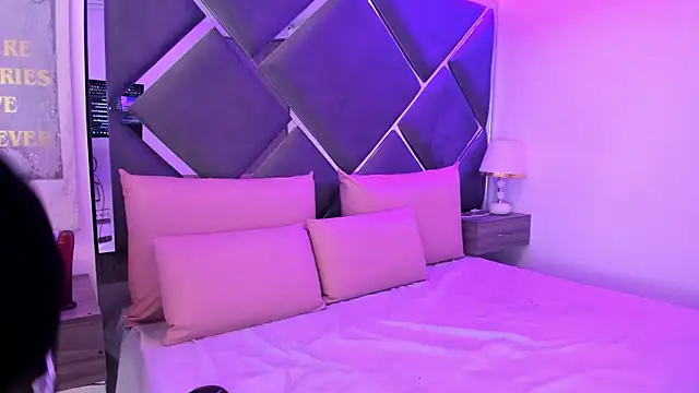 Charlotte Myers online show from October 2025 07:47:01 PM