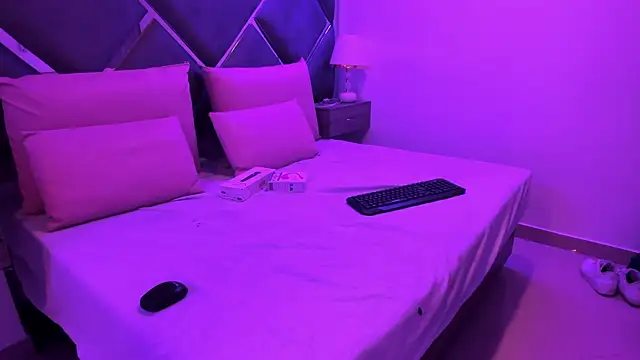 Charlotte Myers online show from October 2025 07:47:01 PM