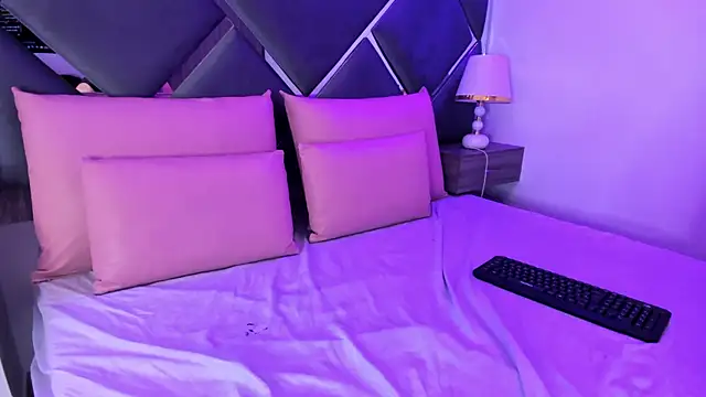 Charlotte Myers online show from September 2025 07:34:02 PM