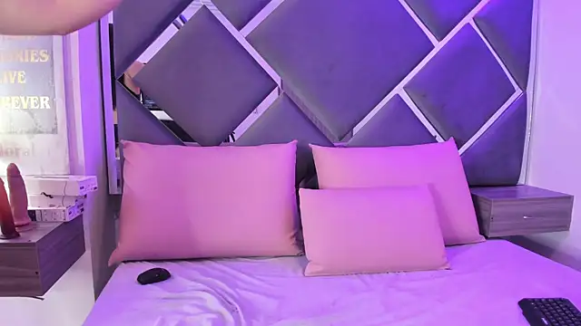 Charlotte Myers online show from October 2025 08:09:01 PM