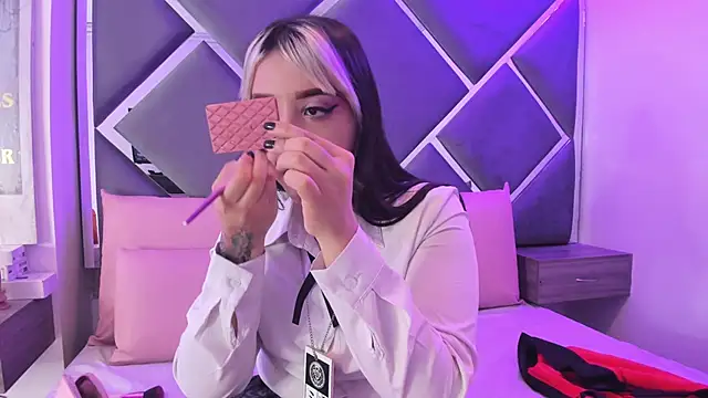 Charlotte Myers online show from October 2025 07:46:01 PM