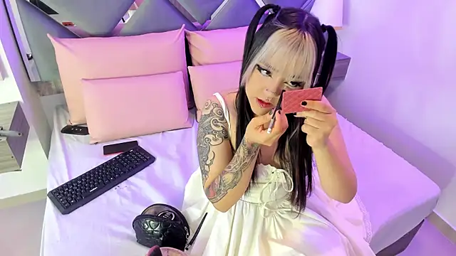 Charlotte Myers online show from September 2025 07:58:02 PM