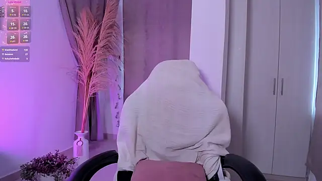 Snapshot of ElissaDominguez chatting on December 2025 02:52:01 PM ElissaDominguez online show from December 2025 02:52:01 PM