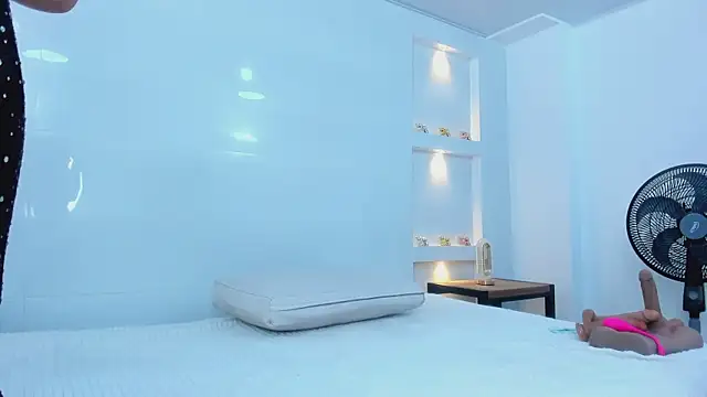 Snapshot of Dalia-Prada chatting on November 2025 04:49:02 AM Dalia-Prada online show from November 2025 04:49:02 AM