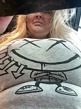 Teya moon  online show from March 2026 02:32:01 PM