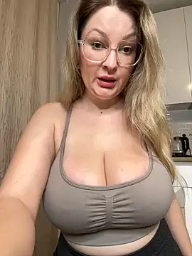 Teya moon  online show from December 2025 05:15:02 PM