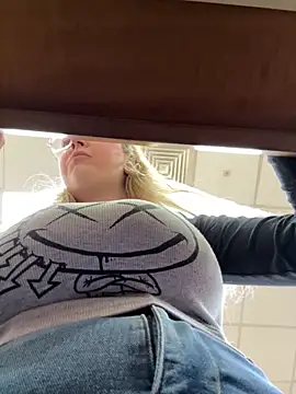 Teya moon  online show from February 2026 12:07:01 PM