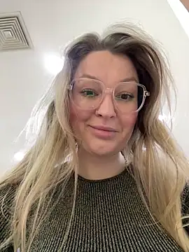 Teya moon  online show from April 2026 12:55:02 PM