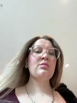 Teya moon  online show from April 2026 12:56:01 PM