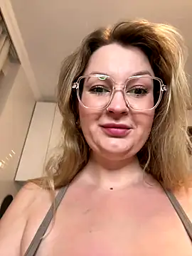 Snapshot of Teya_moon_ chatting on September 2025 05:17:01 PM Teya moon online show from September 2025 05:17:01 PM