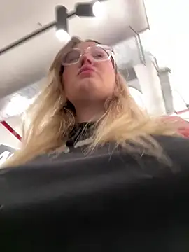 Teya moon  online show from February 2026 12:58:02 PM