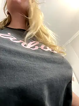 Teya moon  online show from December 2025 11:21:01 PM