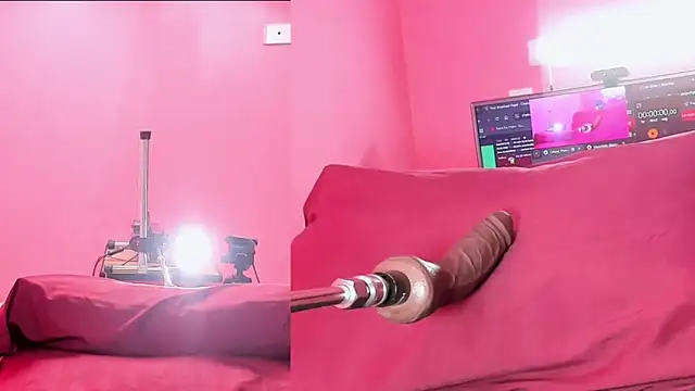 Snapshot of Criistal_Thompson chatting on February 2025 08:00:01 PM Criistal Thompson online show from February 2025 08:00:01 PM