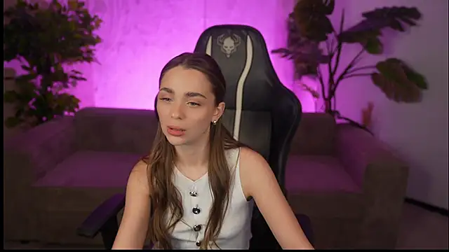 Lana Pulse online show from April 2026 10:27:01 PM