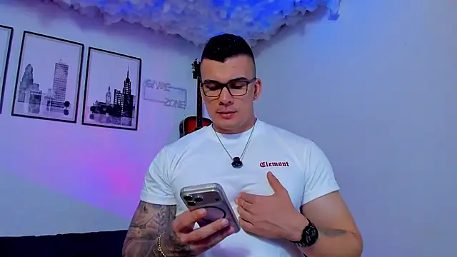 seancarreraa online show from April 2026 11:19:01 PM