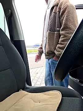 Snapshot of Zeefy chatting on November 2025 08:28:01 AM Zeefy online show from November 2025 08:28:01 AM