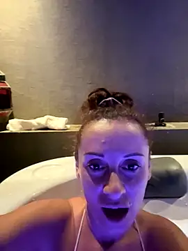 Snapshot of therealbeverlycious chatting on October 2025 10:36:01 AM therealbeverlycious online show from October 2025 10:36:01 AM