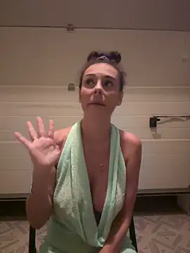 therealbeverlycious online show from April 2026 09:49:01 PM