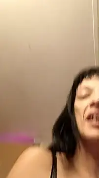 whitetrashdirtyslut online show from December 2025 08:12:02 PM