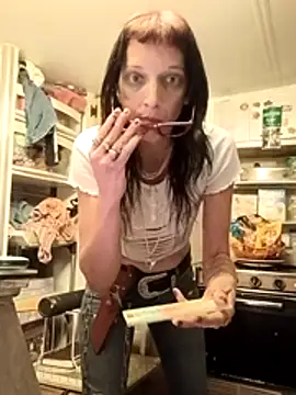 whitetrashdirtyslut online show from April 2026 03:51:01 PM