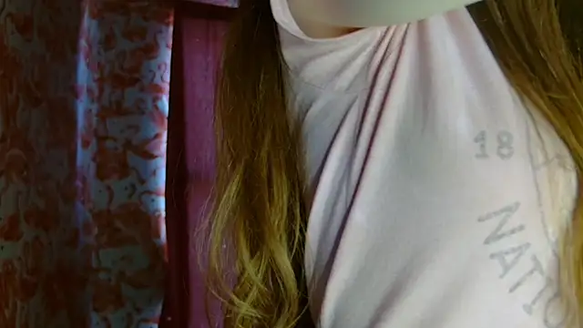 strawberrysmoothie online show from April 2026 08:13:01 PM