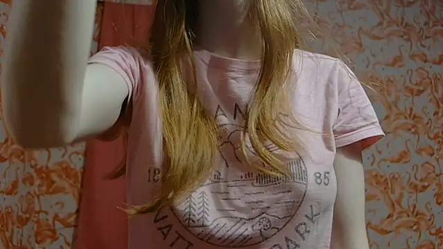 strawberrysmoothie online show from March 2025 03:46:02 AM