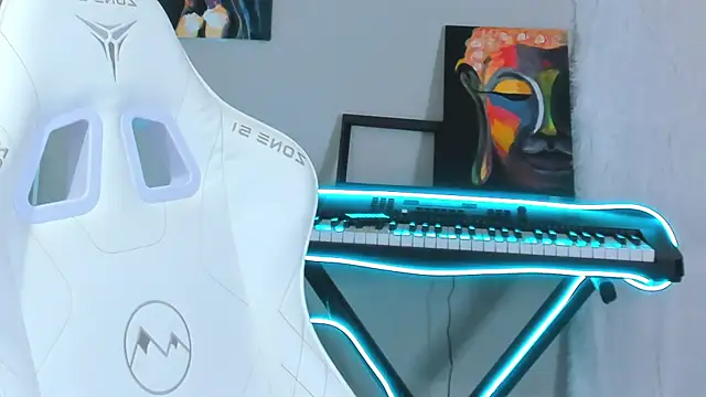 Snapshot of 4ever_dude chatting on February 2025 03:56:02 AM 4ever dude online show from February 2025 03:56:02 AM